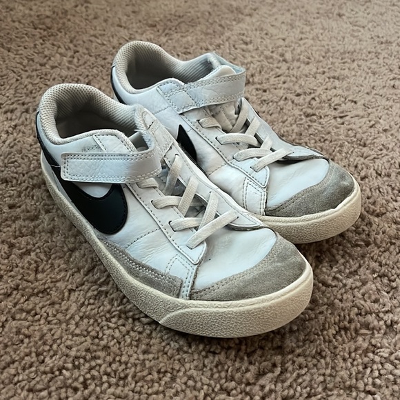 Nike size 2 - Picture 3 of 6